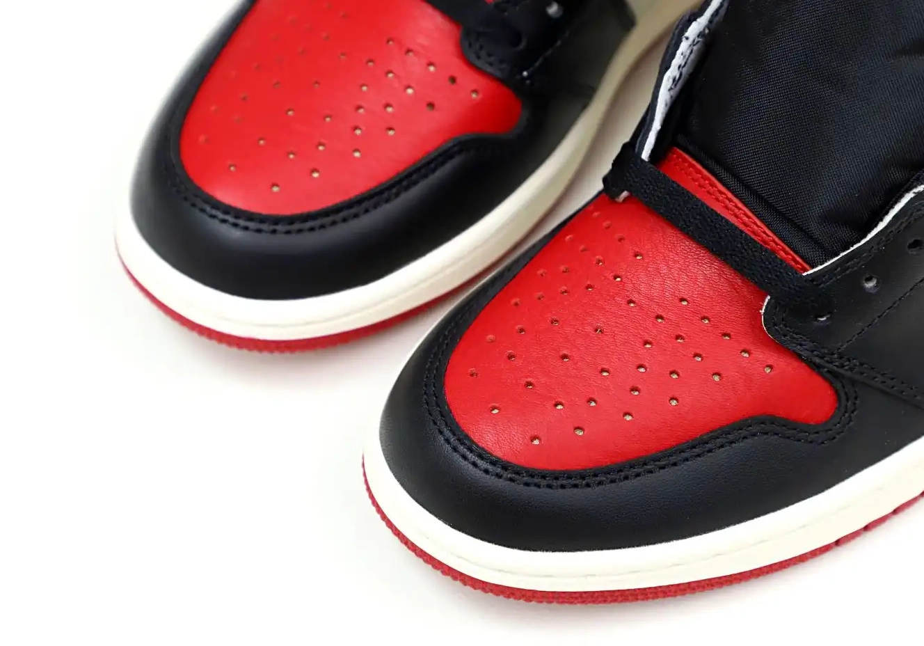 'BRED JORDAN RETRO AIR HIGH 1 OG TOE' 0404